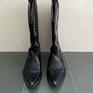 Sleek Black Western Cowboy Boots with Pointed Toe